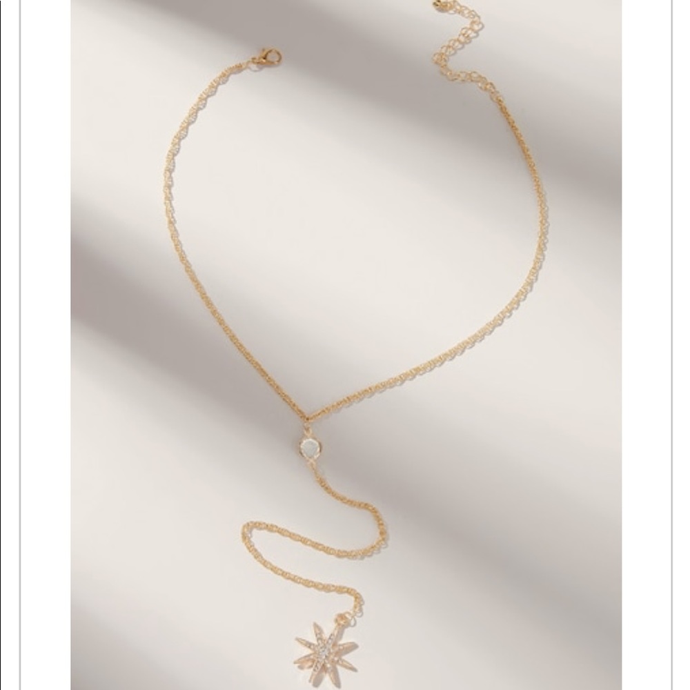 JUST IN‼️Rhinestone Engraved Star - Necklace - Picture 2 of 3